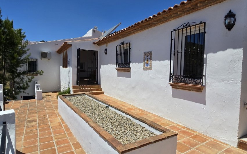 Reventa - Villa -
Vinuela - Inland
