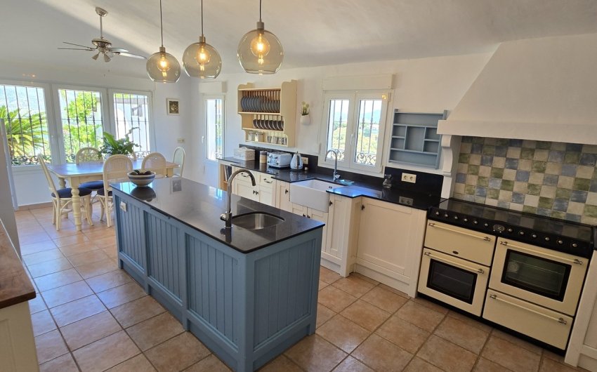 Reventa - Villa -
Vinuela - Inland