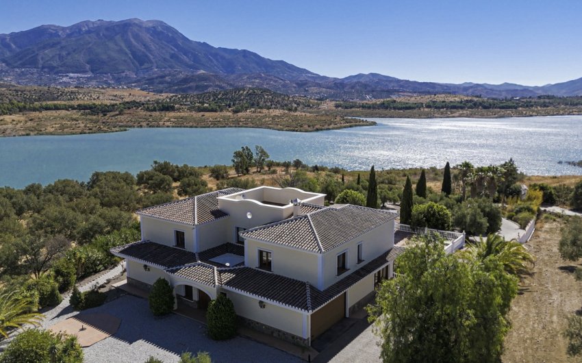 Reventa - Villa -
Vinuela - Inland