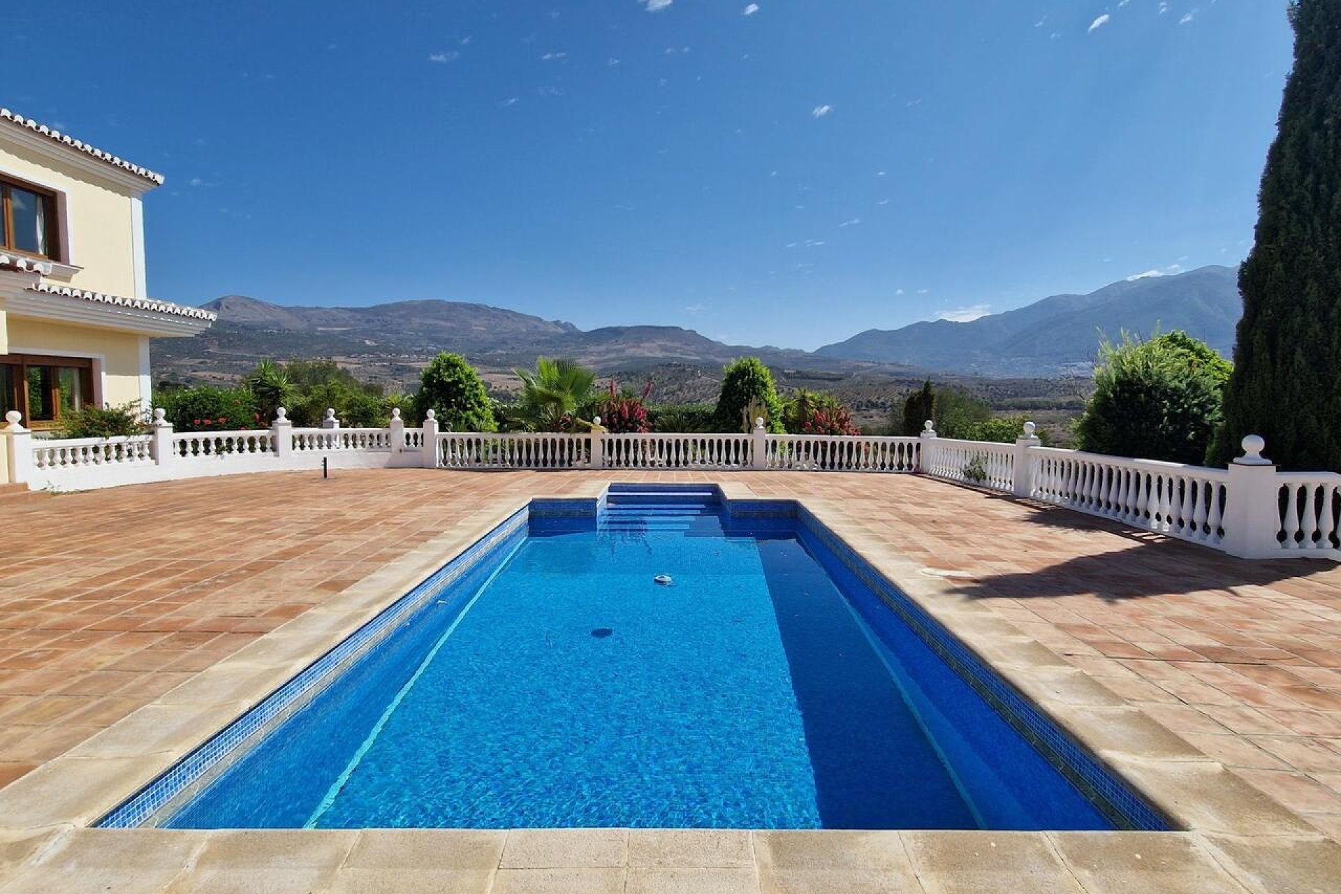 Reventa - Villa -
Vinuela - Inland