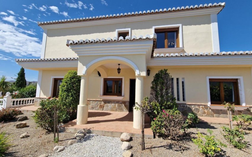 Reventa - Villa -
Vinuela - Inland