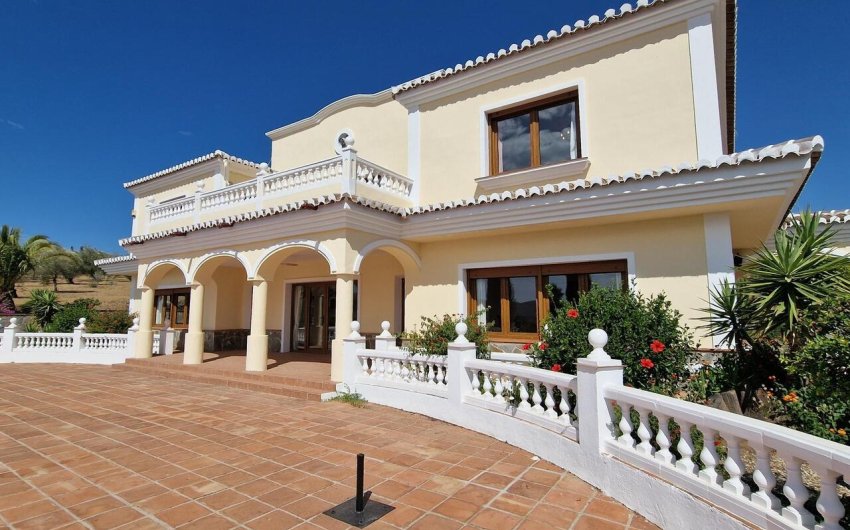 Reventa - Villa -
Vinuela - Inland