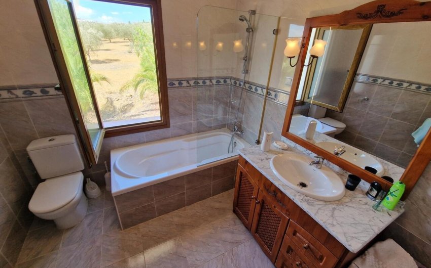 Reventa - Villa -
Vinuela - Inland