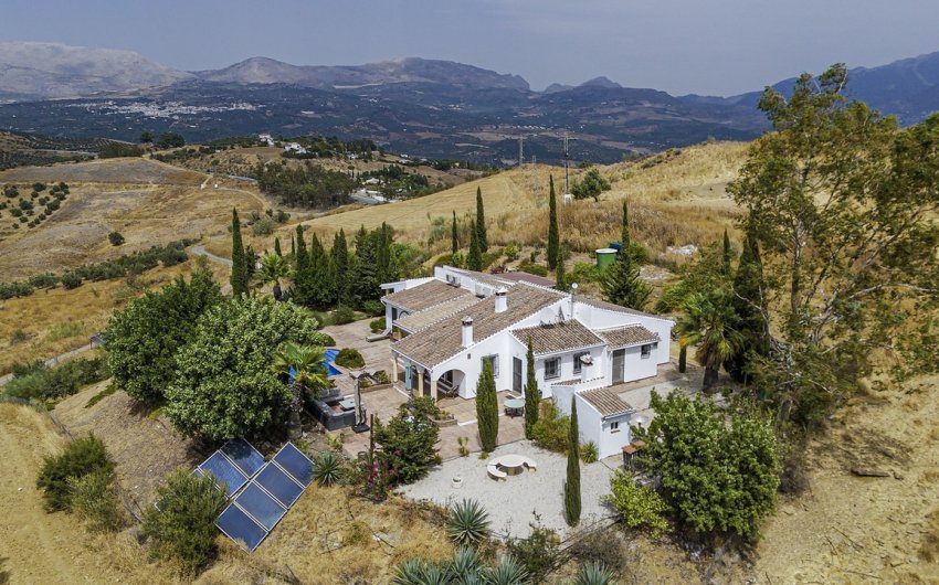 Reventa - Villa -
Vinuela - Inland