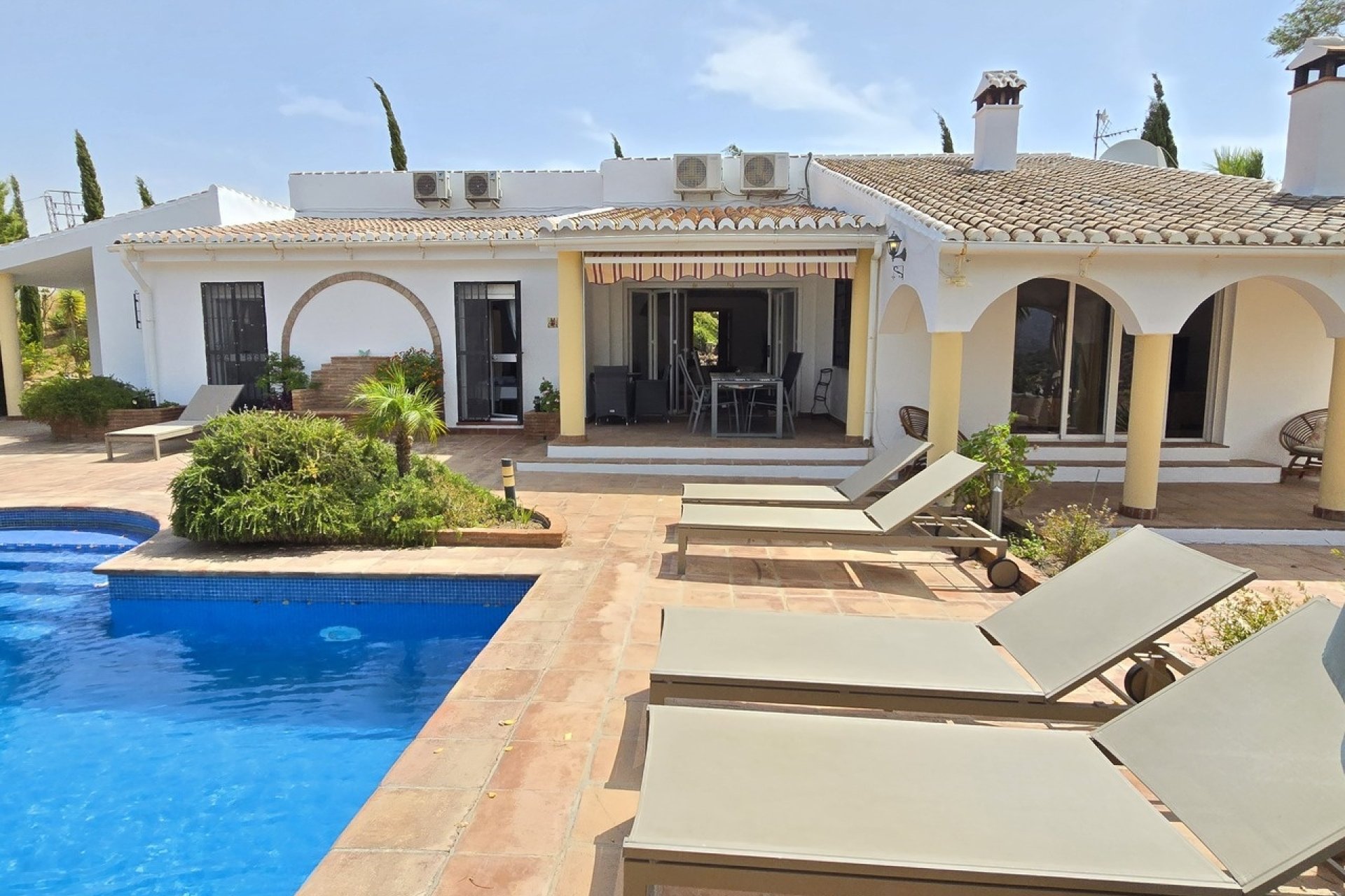 Reventa - Villa -
Vinuela - Inland