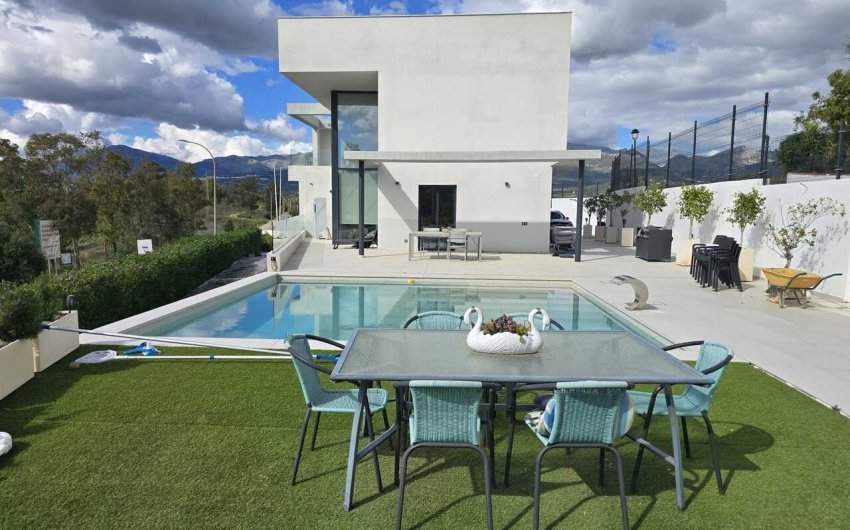 Reventa - Villa -
Vinuela - Inland