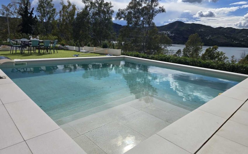 Reventa - Villa -
Vinuela - Inland