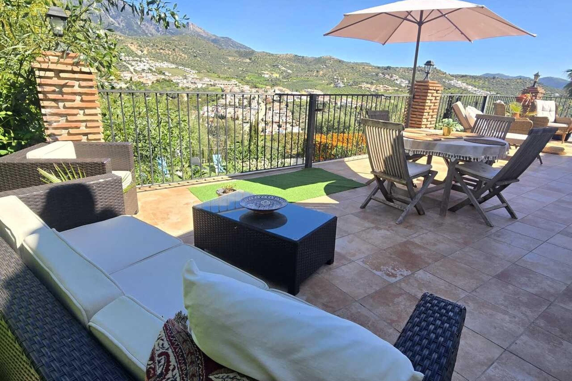 Reventa - Villa -
Vinuela - Inland