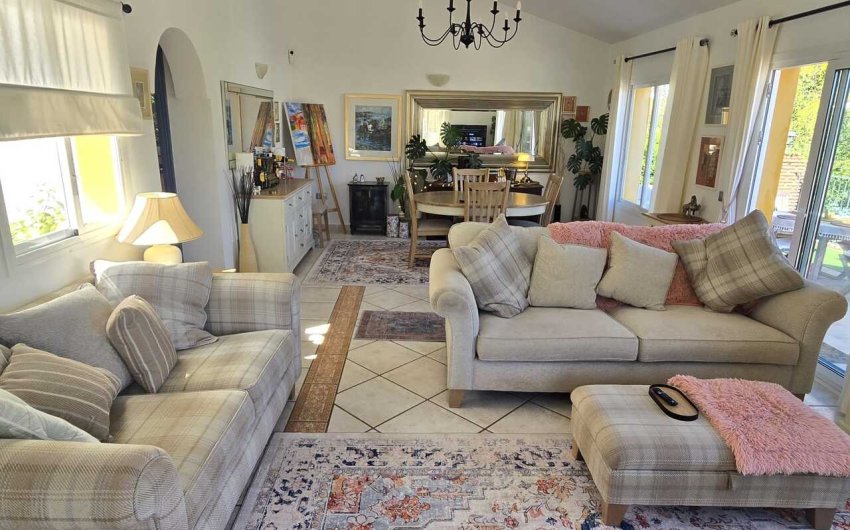 Reventa - Villa -
Vinuela - Inland