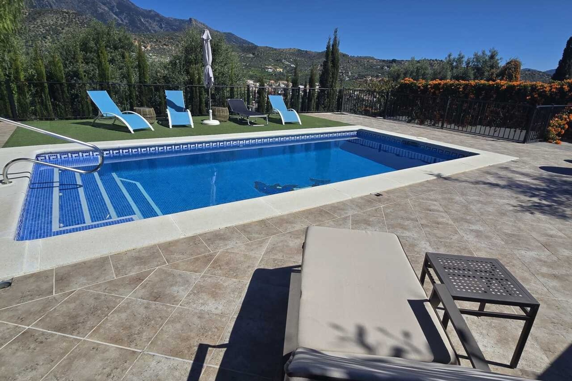 Reventa - Villa -
Vinuela - Inland