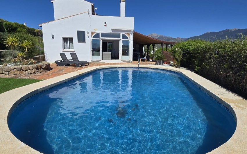 Reventa - Villa -
Vinuela - Inland