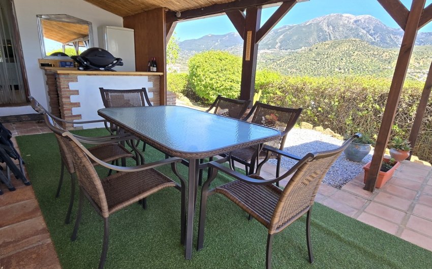 Reventa - Villa -
Vinuela - Inland