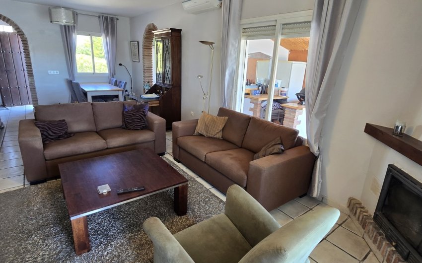 Reventa - Villa -
Vinuela - Inland