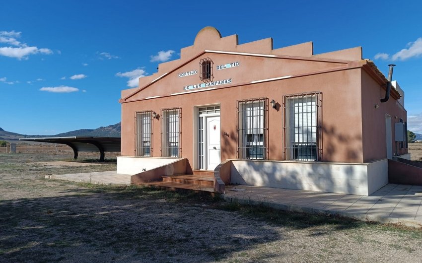 Reventa - Villa -
Yecla - Inland