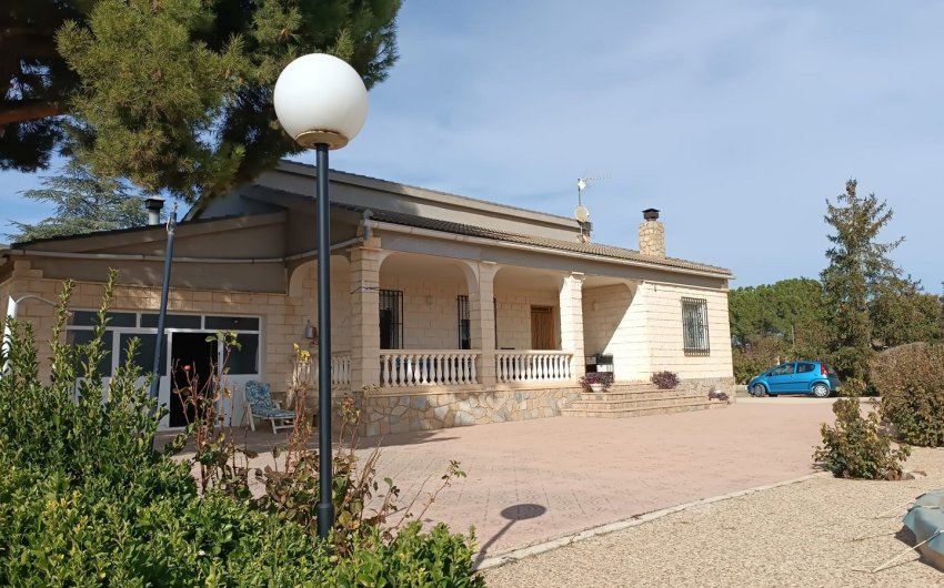 Reventa - Villa -
Yecla - Inland