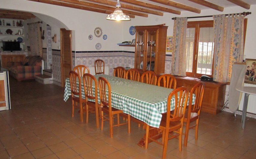 Reventa - Villa -
Yecla - Inland