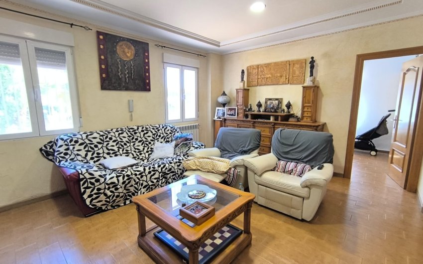 Reventa - Villa -
Yecla - Inland