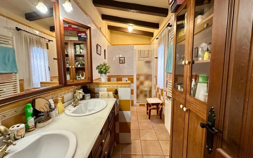 Reventa - Villa -
Yecla - Inland