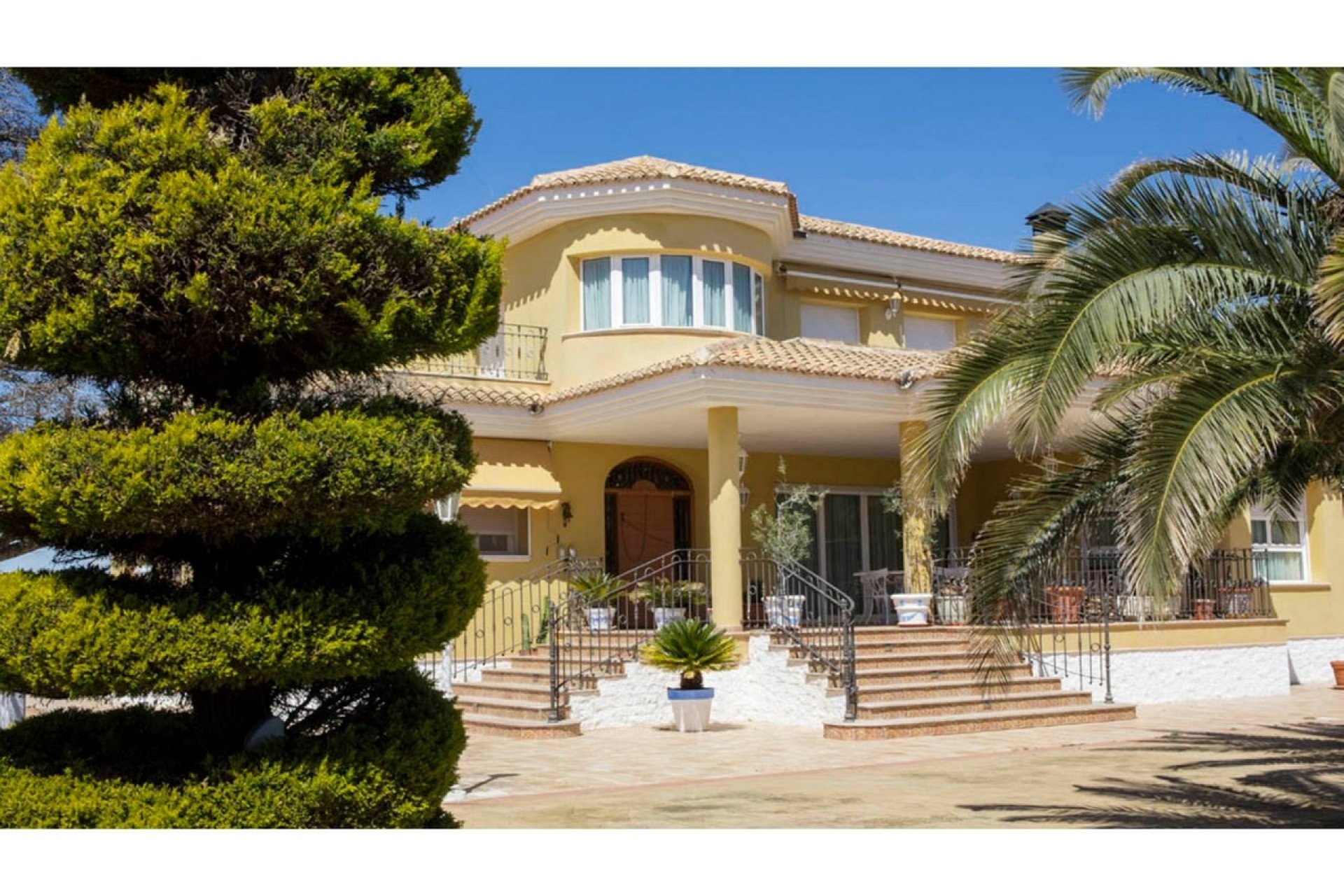 Reventa - Villa -
Yecla - Inland