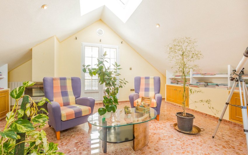 Reventa - Villa -
Yecla - Inland