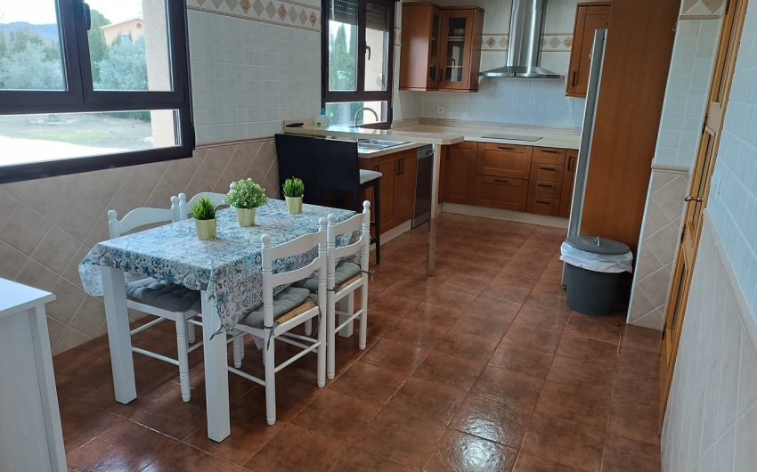 Reventa - Villa -
Yecla - Inland