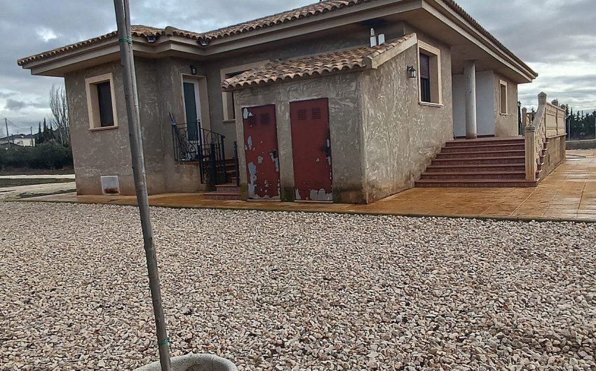 Reventa - Villa -
Yecla - Inland