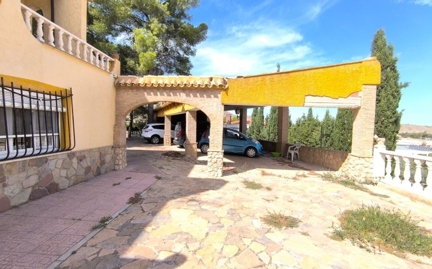 Reventa - Villa -
Yecla - Inland