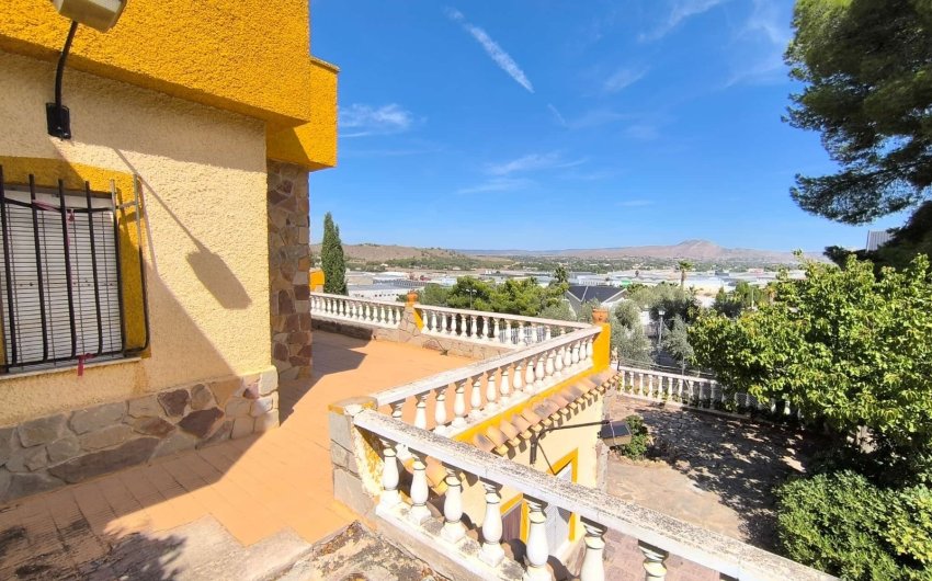 Reventa - Villa -
Yecla - Inland
