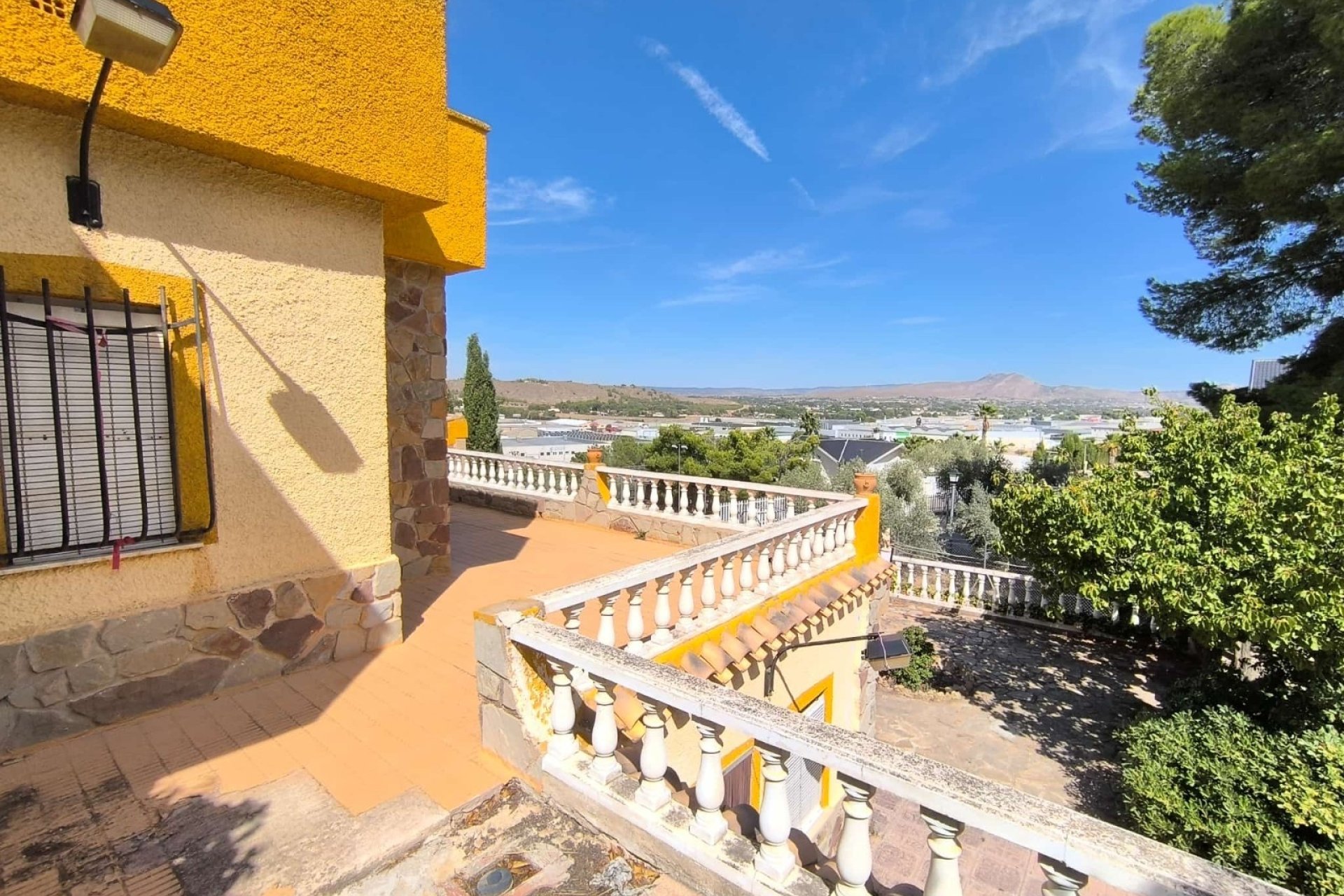 Reventa - Villa -
Yecla - Inland