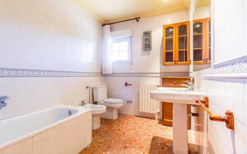 Reventa - Villa -
Yecla - Inland