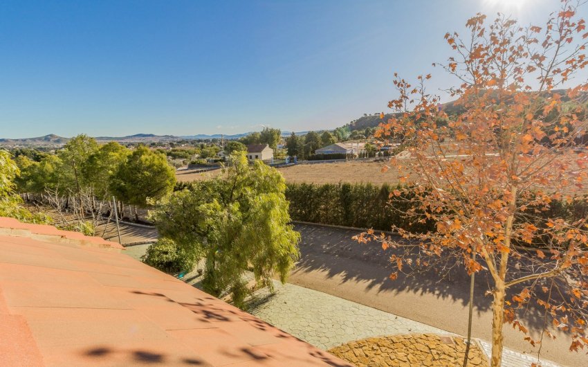 Reventa - Villa -
Yecla - Inland