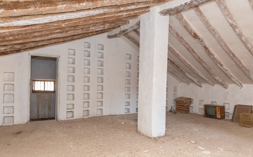 Reventa - Villa -
Yecla - Inland