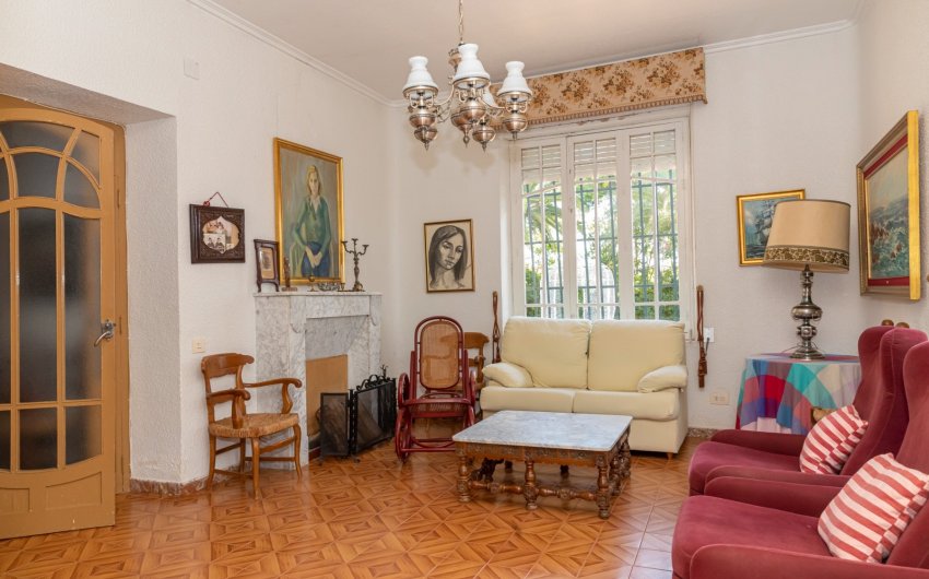 Reventa - Villa -
Yecla - Inland