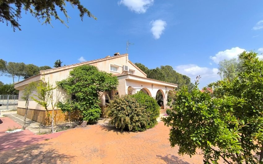 Reventa - Villa -
Yecla - Inland