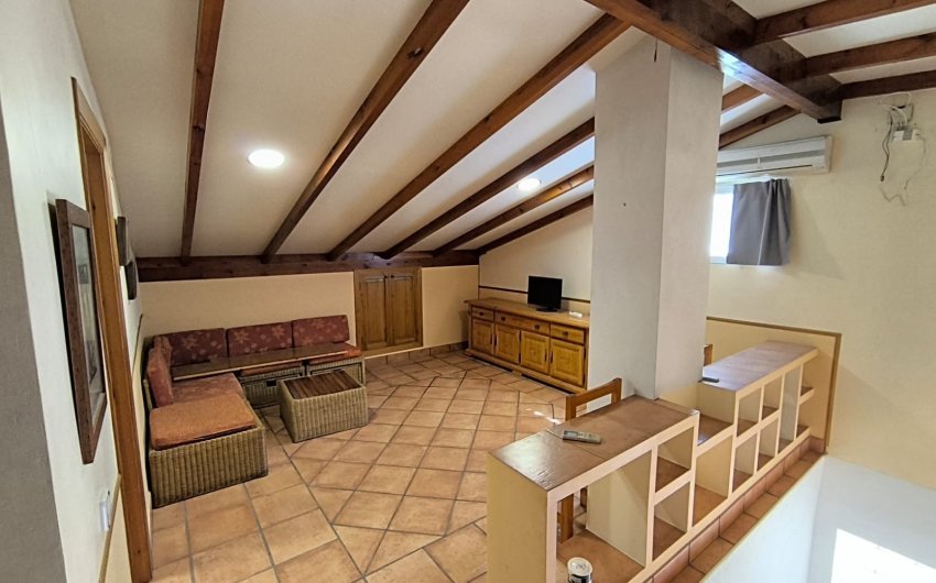 Reventa - Villa -
Yecla - Inland