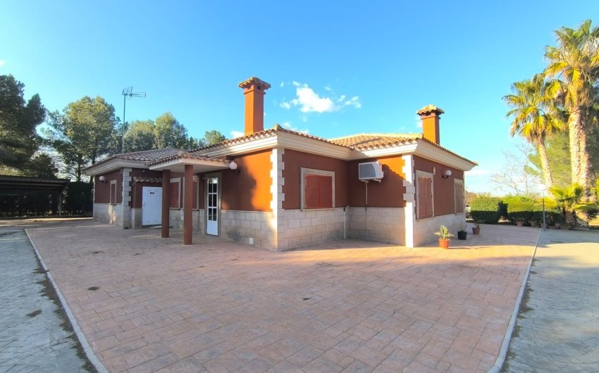 Reventa - Villa -
Yecla - Inland