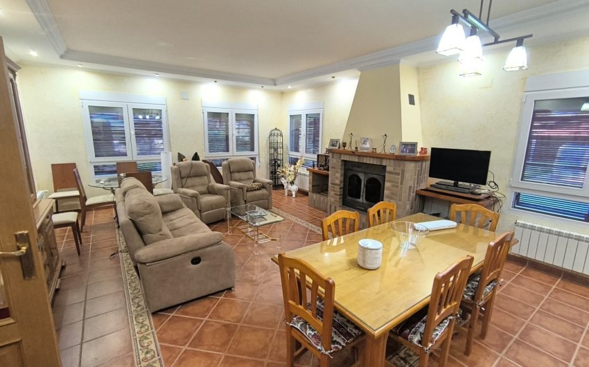 Reventa - Villa -
Yecla - Inland
