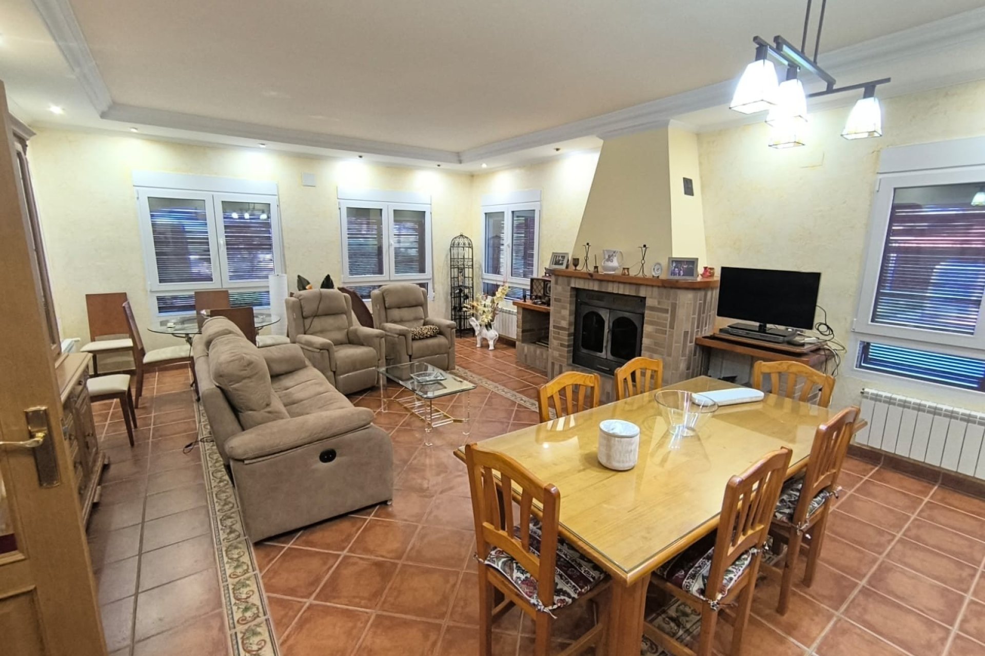Reventa - Villa -
Yecla - Inland