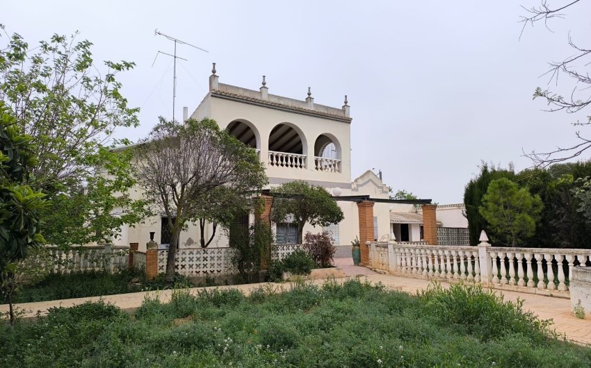 Reventa - Villa -
Yecla - Inland