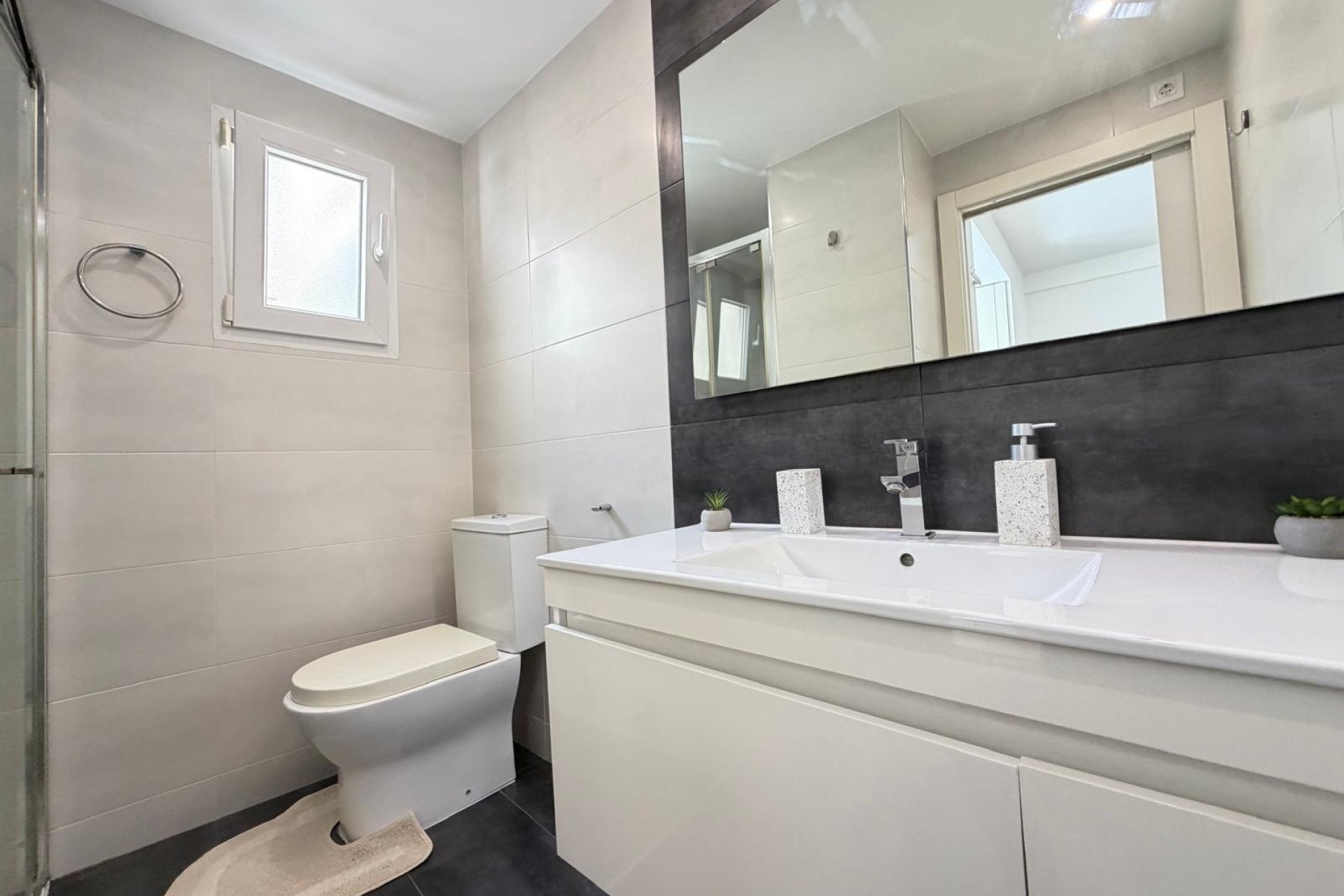 Revente - Apartamento -
Torrevieja - Centro
