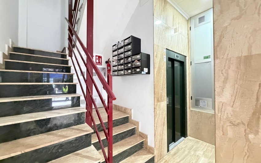 Revente - Apartamento -
Torrevieja - Centro