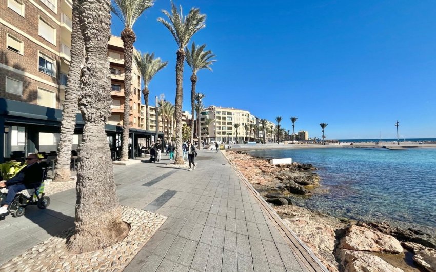 Revente - Apartamento -
Torrevieja - Centro
