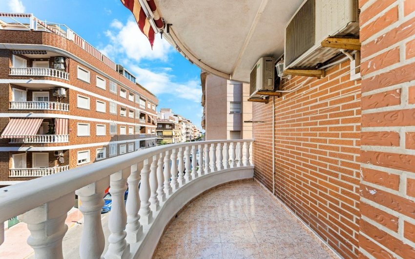 Revente - Apartamento -
Torrevieja - Centro