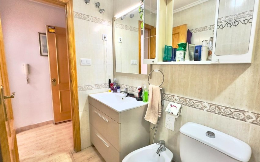 Revente - Apartamento -
Torrevieja - Centro