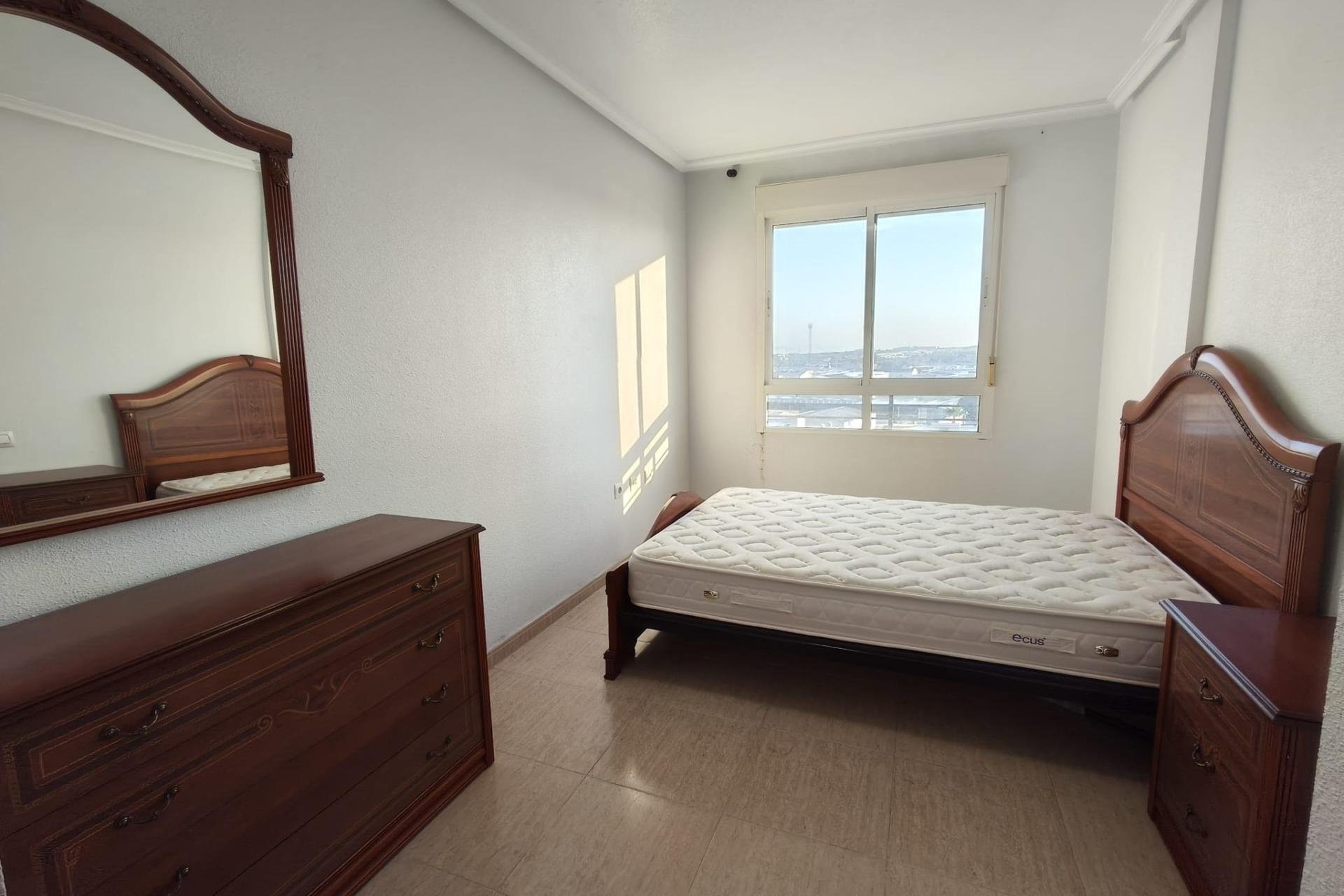 Revente - Apartamento -
Torrevieja - Centro