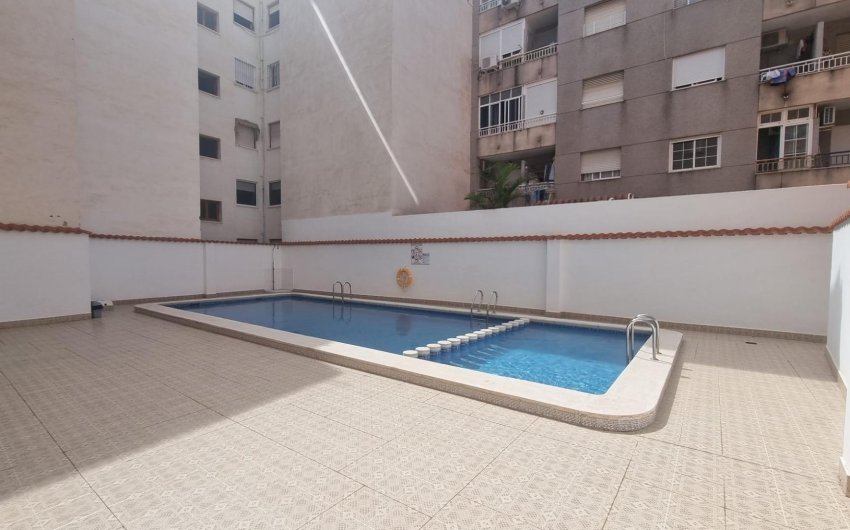 Revente - Apartamento -
Torrevieja - Centro