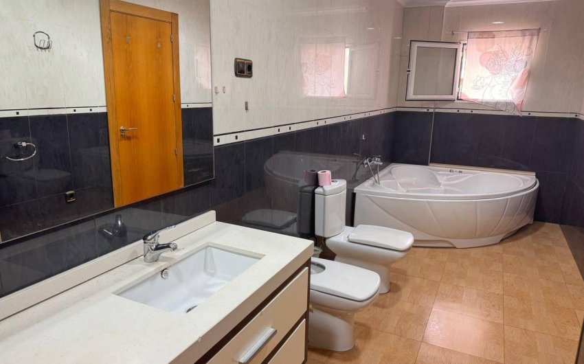 Revente - Apartamento -
Torrevieja - Centro