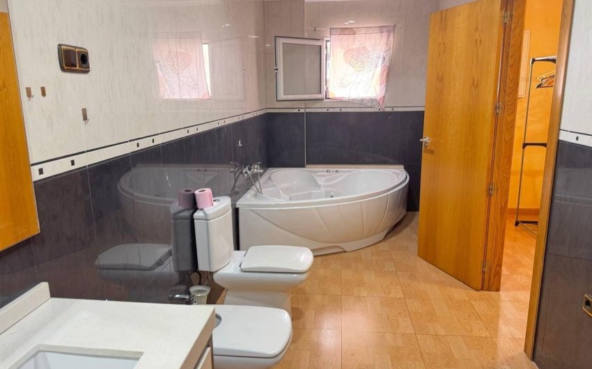 Revente - Apartamento -
Torrevieja - Centro