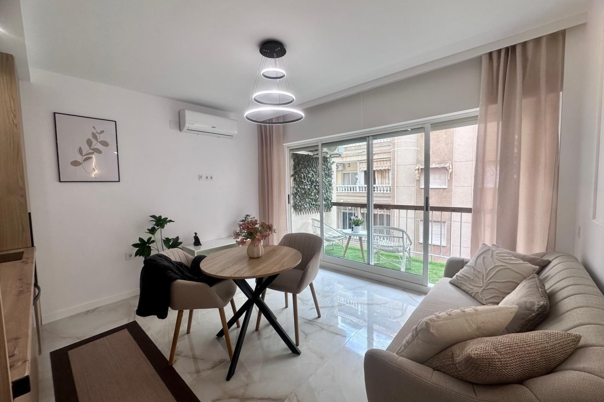 Revente - Apartamento -
Torrevieja - Playa del Cura