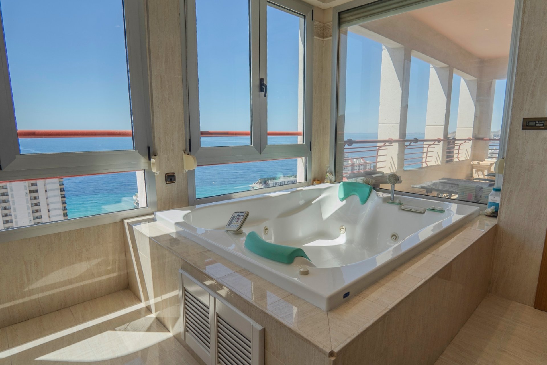 Revente - Apartment -
Benidorm